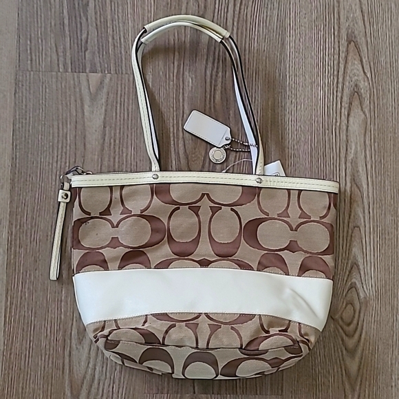 RARE Coach Purse,VINTAGE With Certificate Of Authenticity - Picture 2 of 6